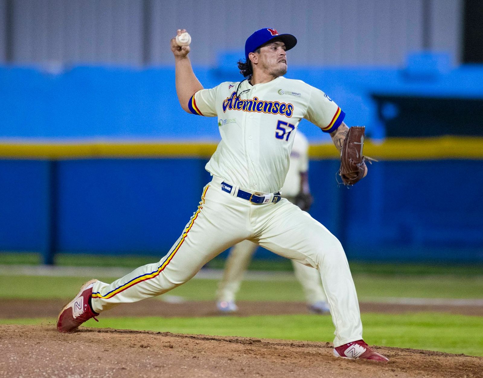 Manatí extiende su racha con dominante salida de Dereck Rodríguez