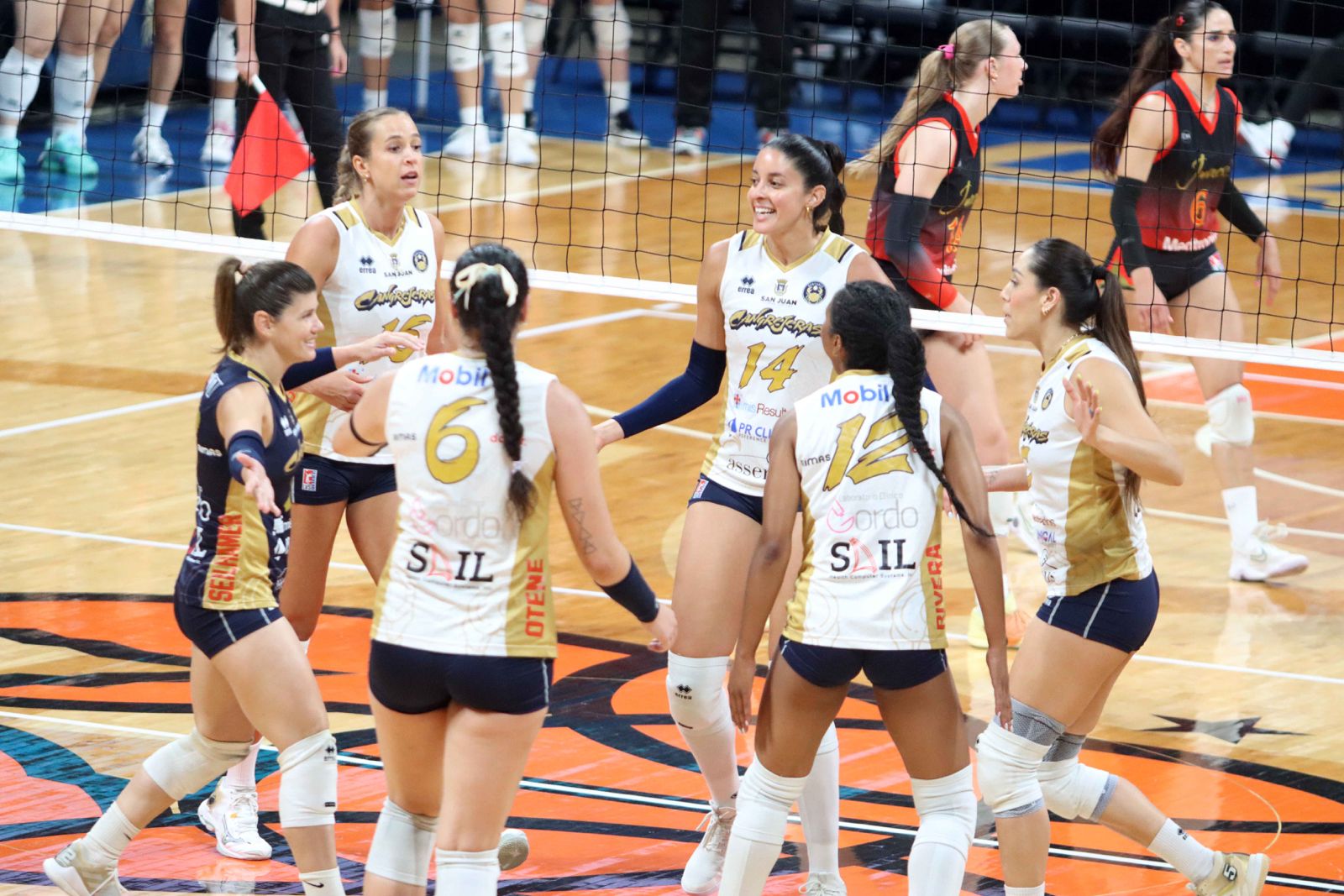 Santurce impone su ritmo y toma ventaja ante Juncos en semifinales